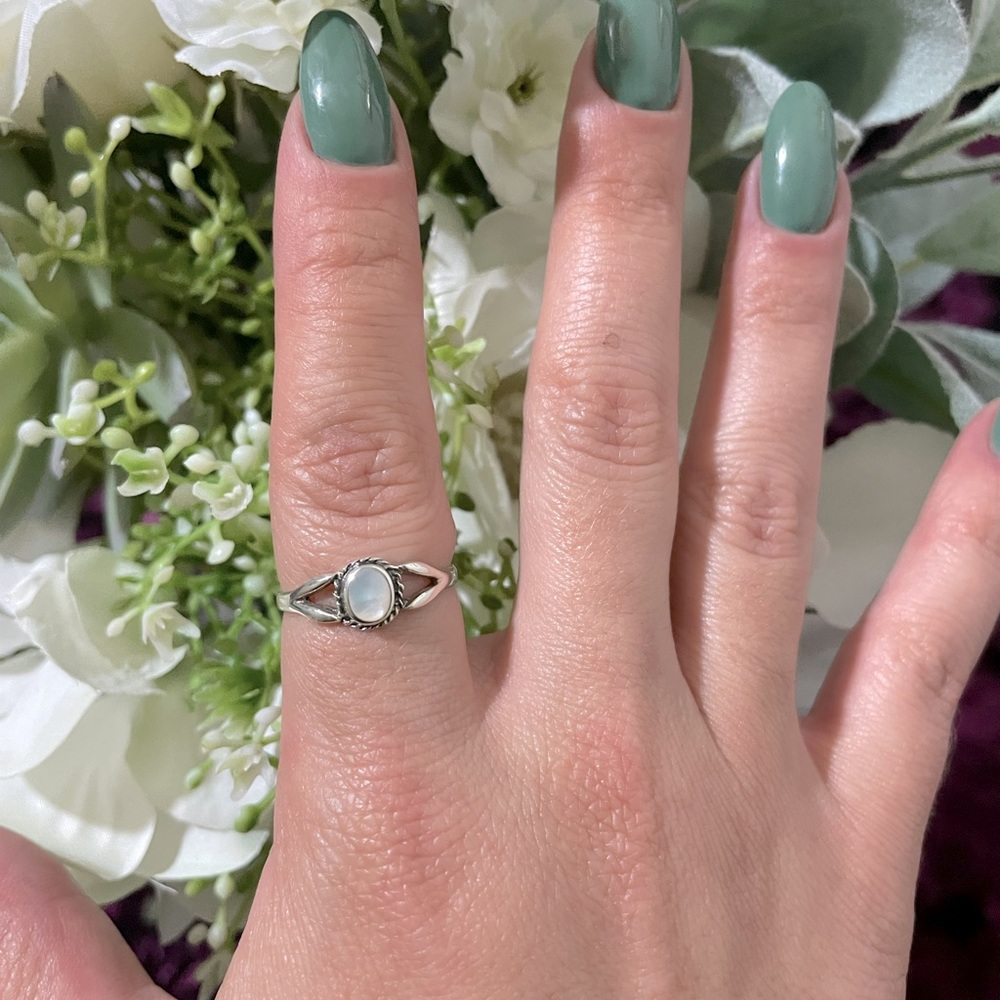 Vintage mother of pearl ring
